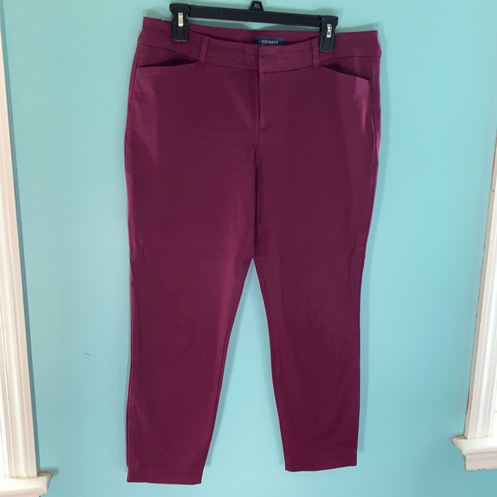 Burgundy Maroon Old Navy Pixie style pants midrise